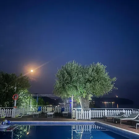 Mareluna Sea Within Walking Distance, Pool And Double Bathroom Vila