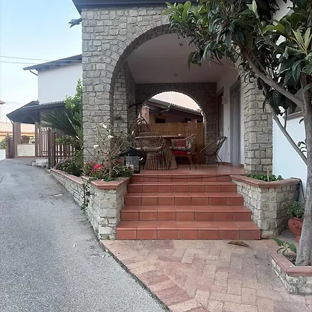 Mareluna, Mare A Pochi Passi E Doppi Servizi Villa Pisciotta
